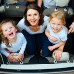 Viaggio in auto con i bambini: come organizzarsi al meglio